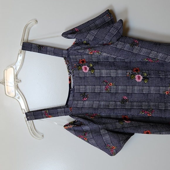 Cold shoulder crepe border print dress - Picture 2 of 3